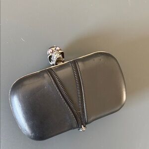Black Skull Clutch